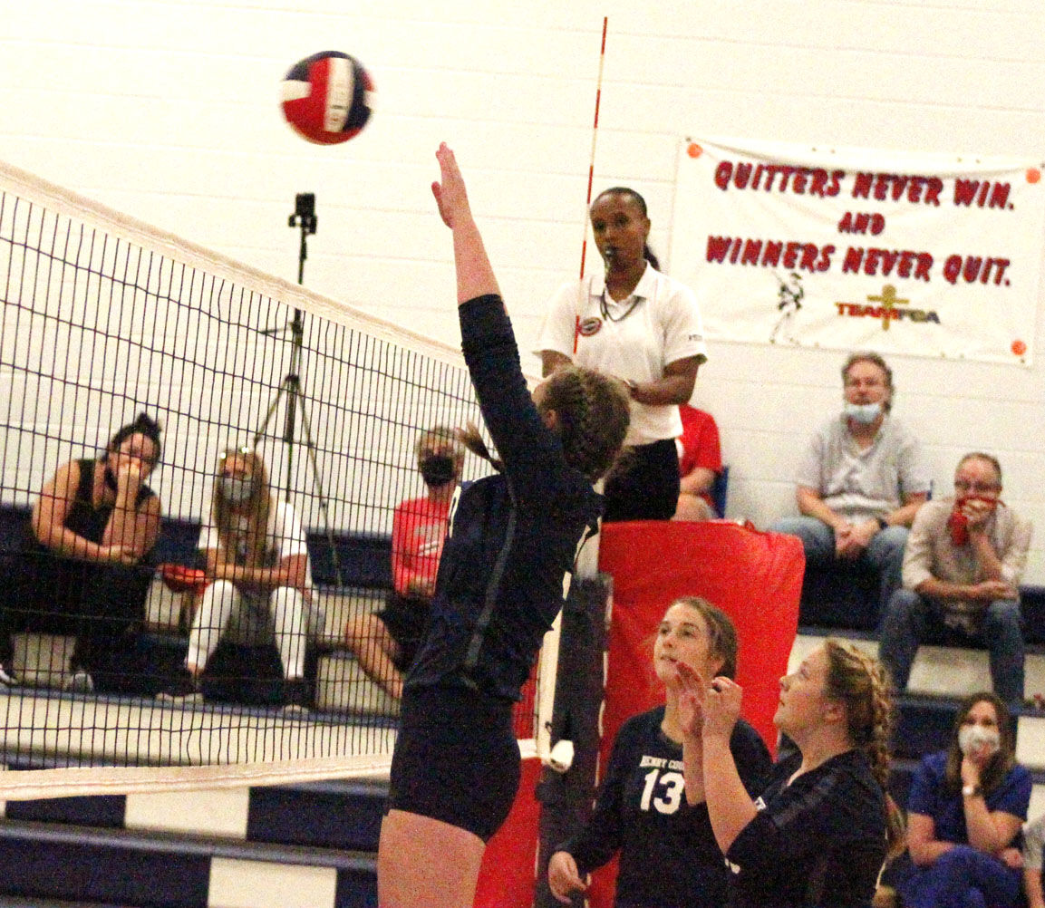 Murphey blocks the ball